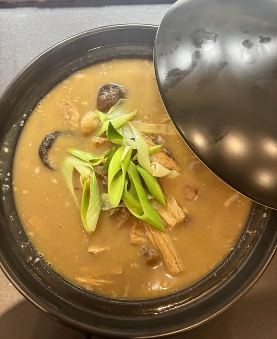 J11. Braised Lamb in Stone Pot ( 枝竹草羊煲 )